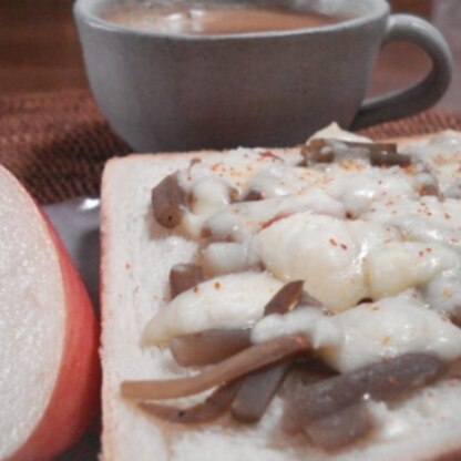 朝ごはんに作りました。
めちゃうまです☆
キンピラごぼうとチーズの相性って抜群ですね～♪